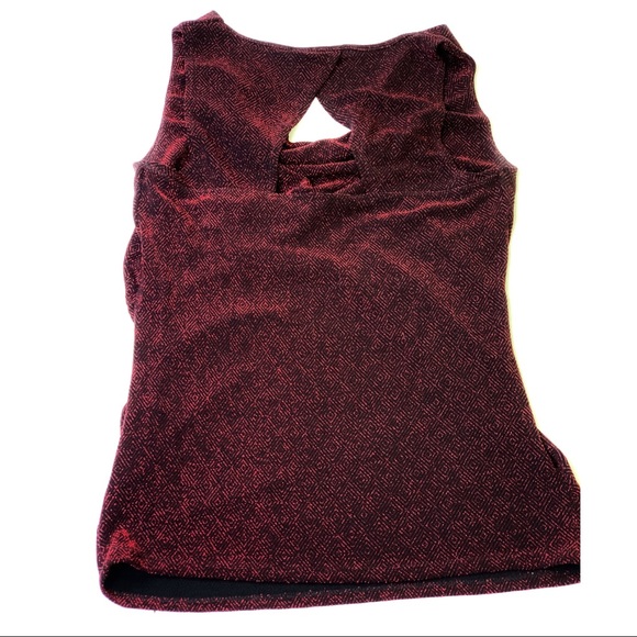 SUZY SHIER | Metallic Shimmer Sleeveless Blouse - Picture 4 of 9